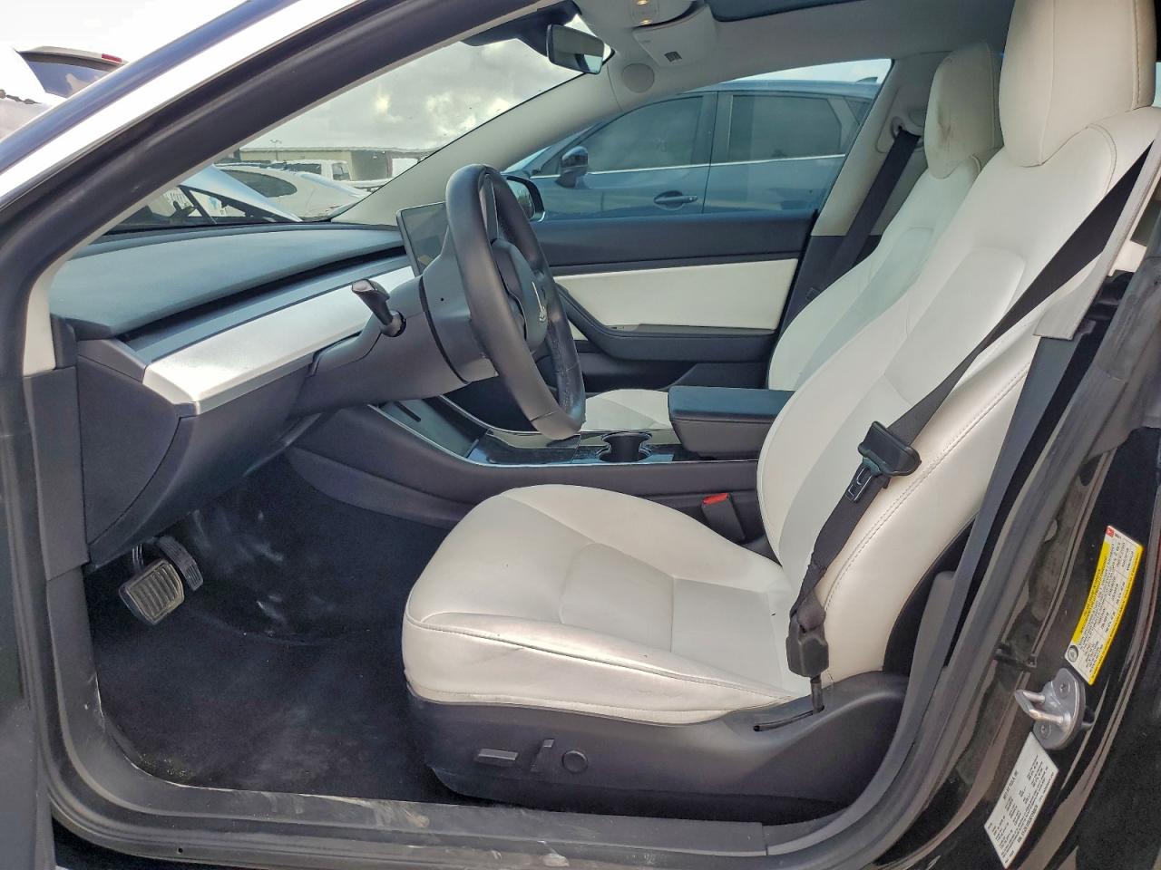 2019 Tesla Model 3 VIN: 5YJ3E1EB3KF390675 Lot: 93691445