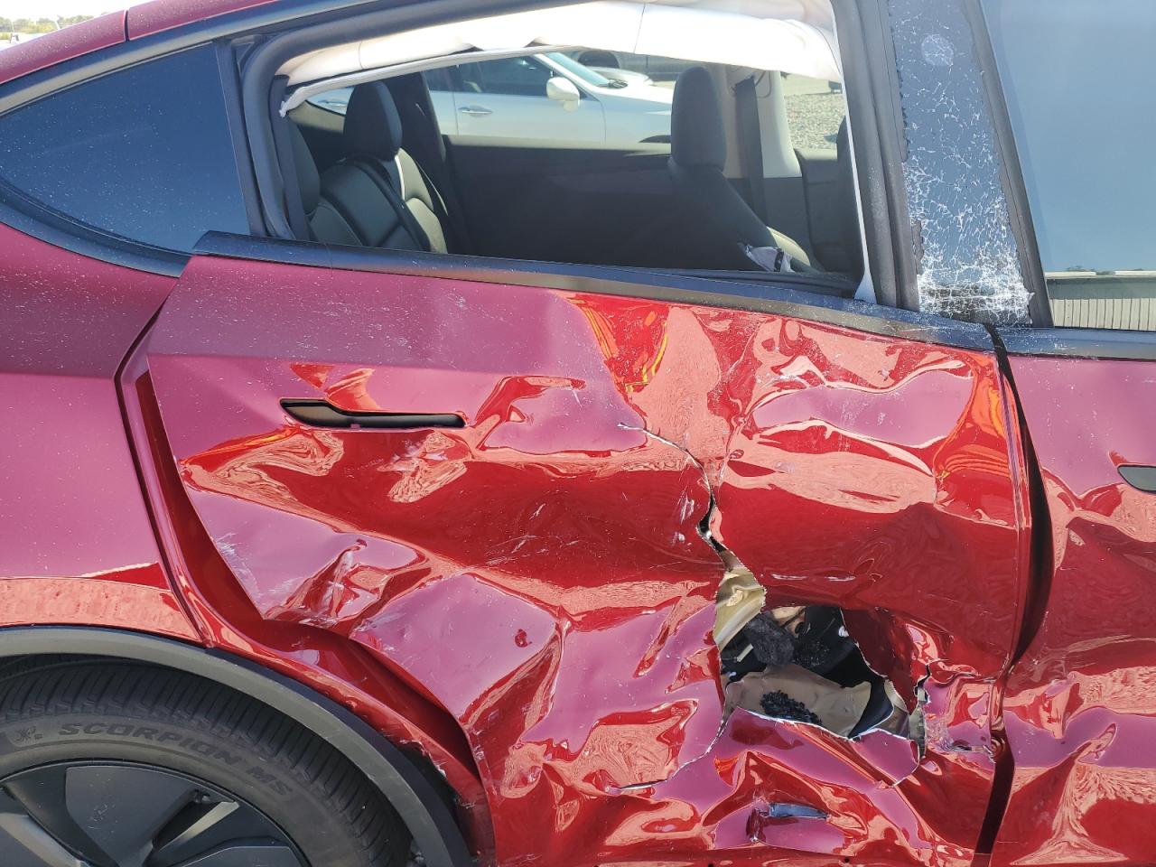 2026 Tesla Model Y VIN: 7SAYGDEE2TA397727 Lot: 91557475