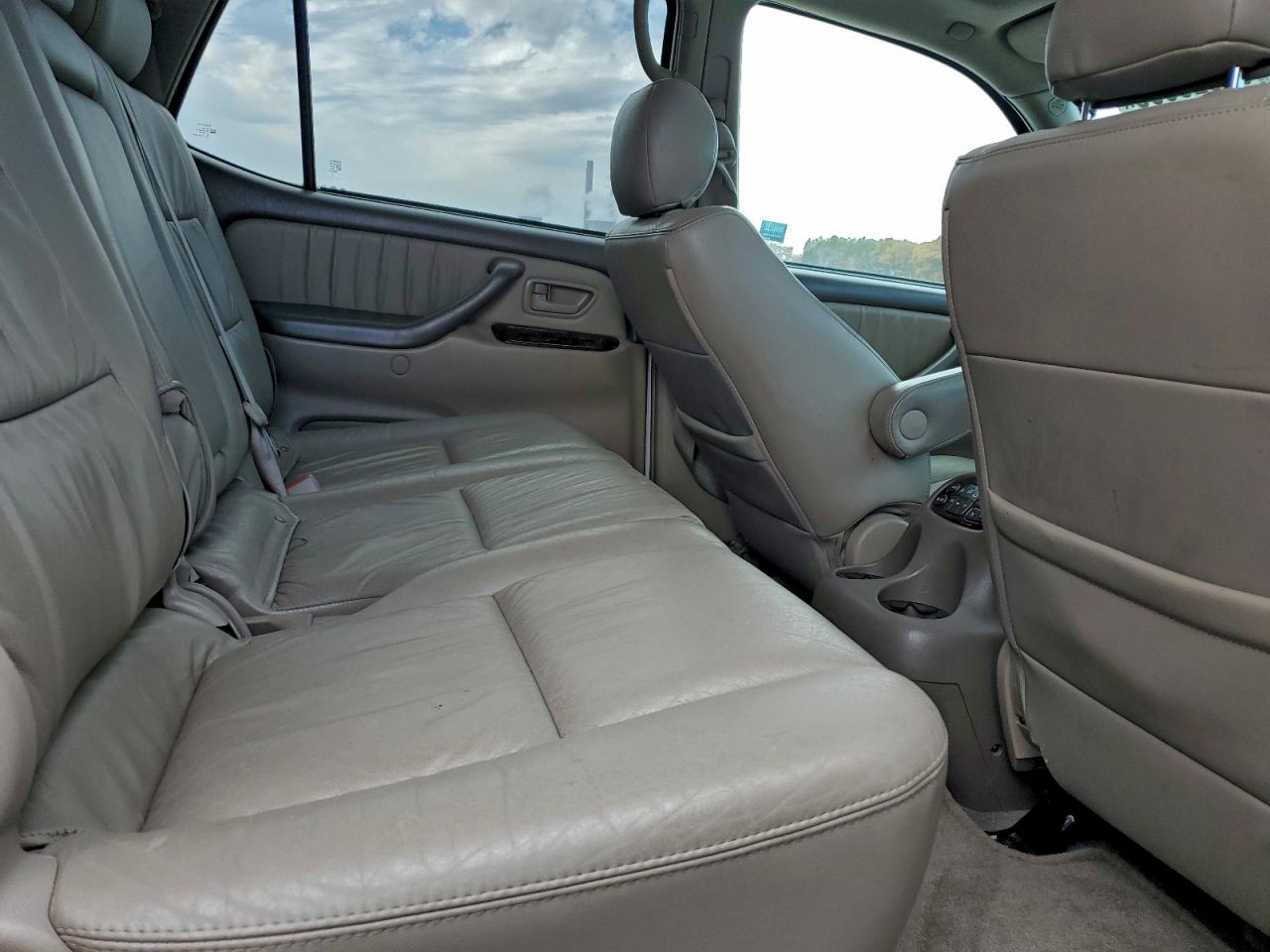 2005 Toyota Sequoia Limited VIN: 5TDZT38A15S261333 Lot: 94023895