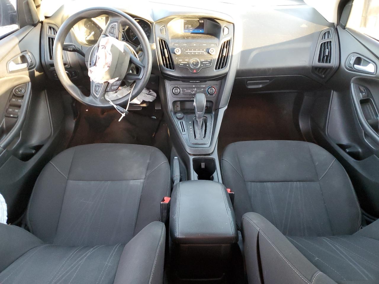 2018 Ford Focus Se VIN: 1FADP3F21JL224083 Lot: 92325895