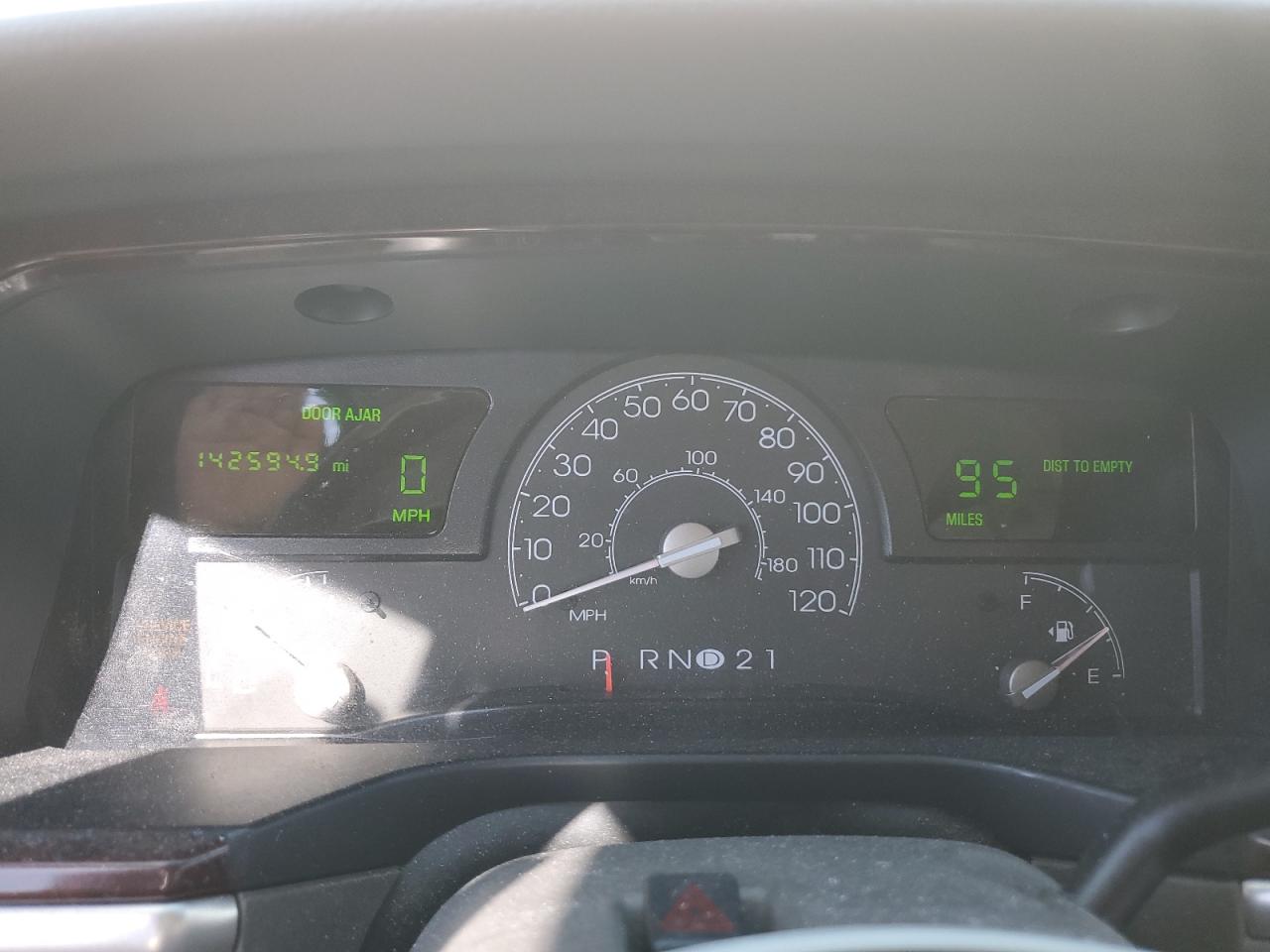 2003 Lincoln Town Car Cartier VIN: 1LNHM83W13Y610366 Lot: 93138225