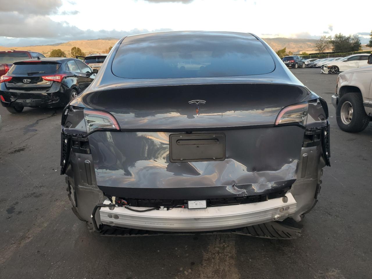 2023 Tesla Model Y VIN: 7SAYGDED1PF972383 Lot: 93039005