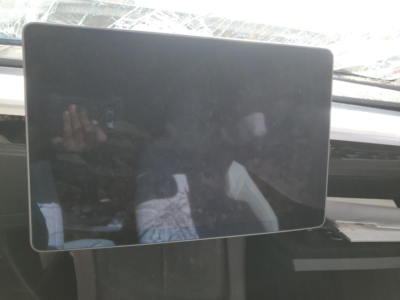 2024 Tesla Model Y VIN: 7SAYGDEE9RF179182 Lot: 92398325