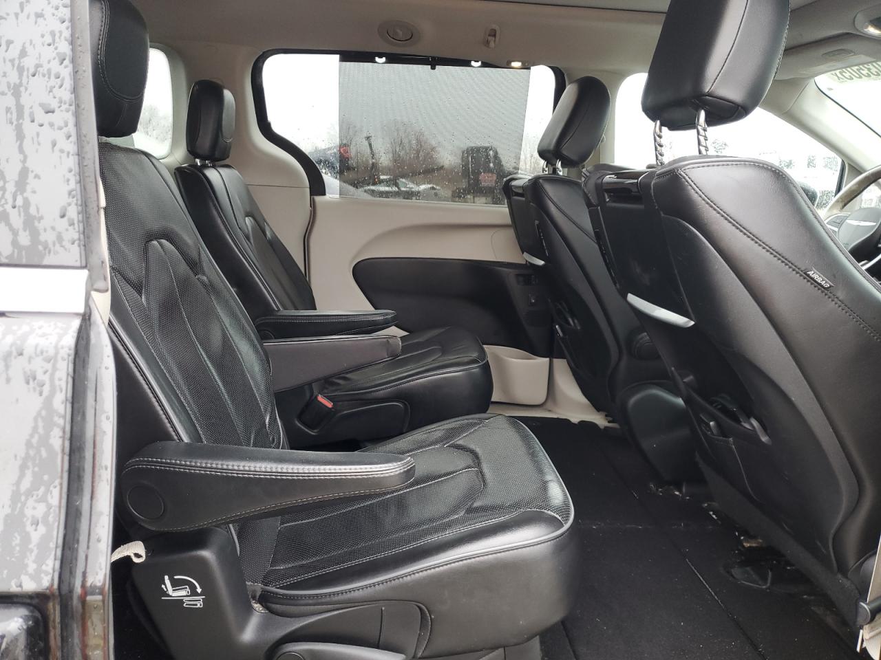 2017 Chrysler Pacifica Limited VIN: 2C4RC1GG8HR838107 Lot: 92503505