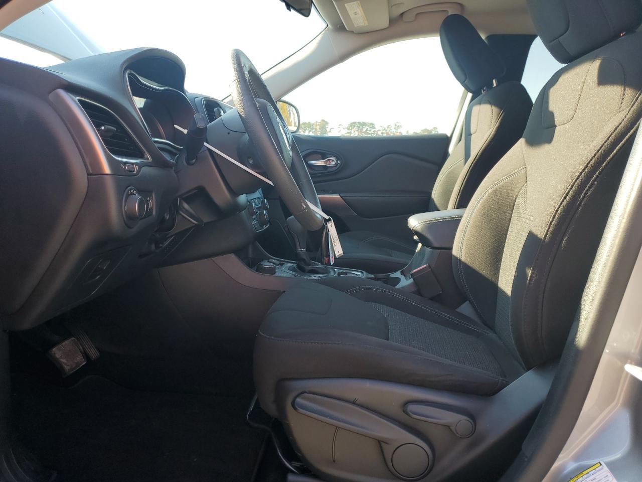 2020 Jeep Cherokee Latitude VIN: 1C4PJMCB7LD620048 Lot: 90873985