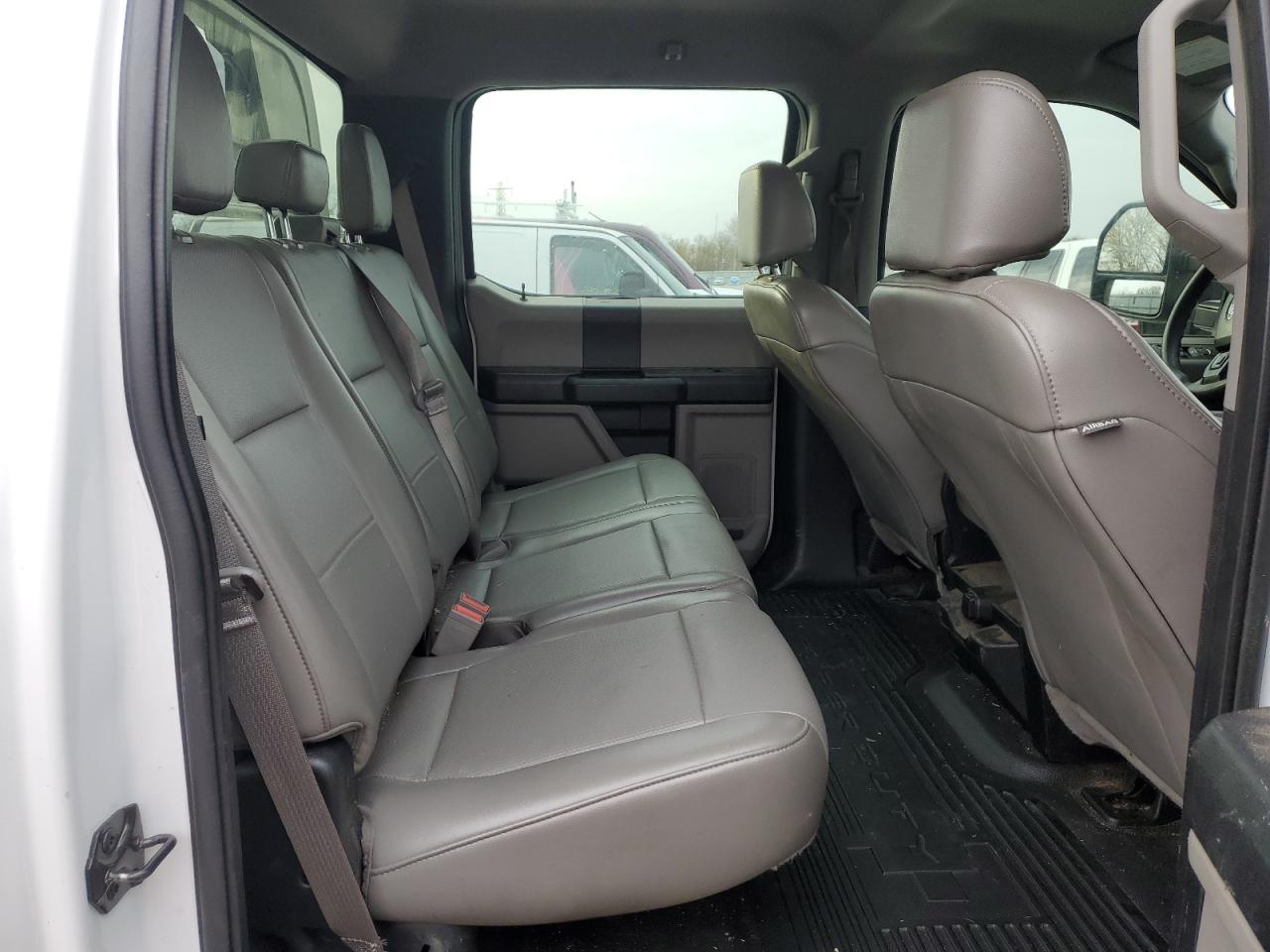 2018 Ford F350 Super Duty Flatbed Truck VIN: 1FD8W3HTXJEC98543 Lot: 91989095