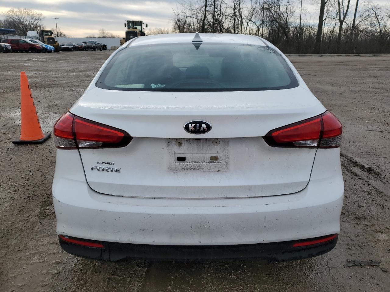 2018 Kia Forte Lx VIN: 3KPFL4A70JE242252 Lot: 93339975