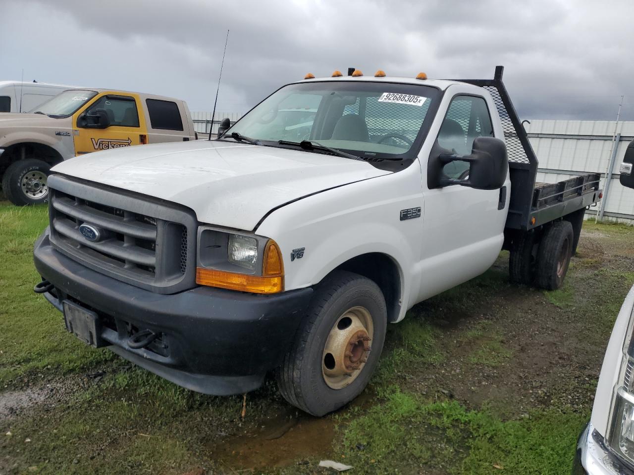2002 Ford F350 Super Duty Flatbed Truck