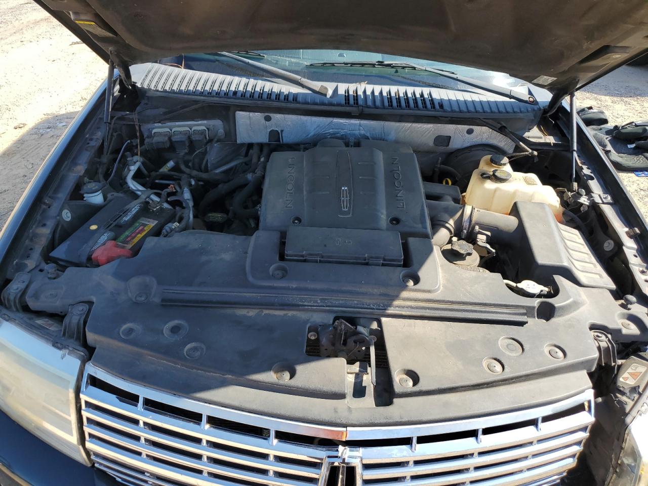 2010 Lincoln Navigator VIN: 5LMJJ2H58AEJ10725 Lot: 92618685