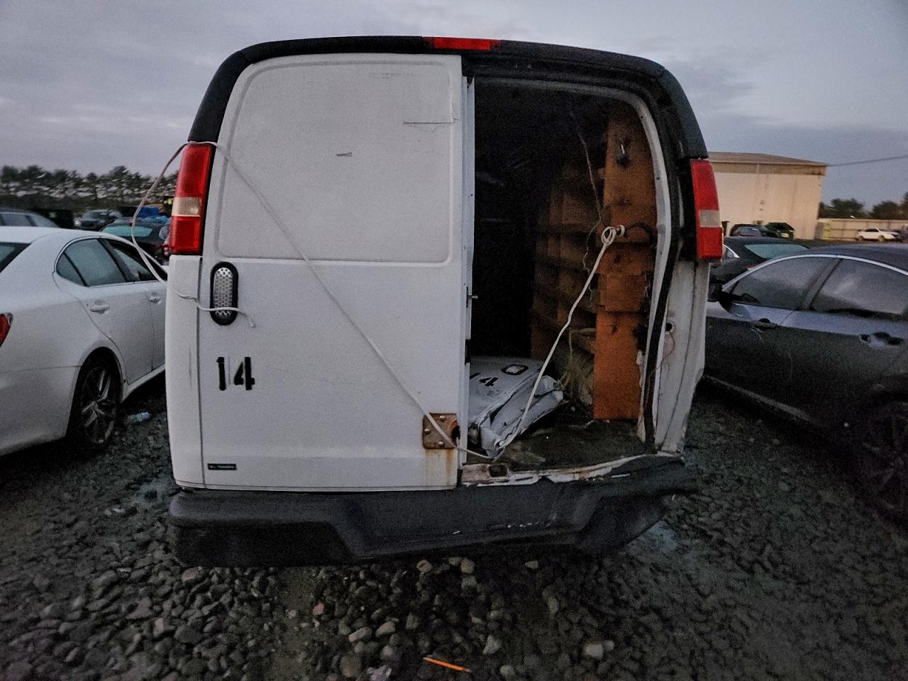 2011 Chevrolet Express G2500 VIN: 1GCWGFBA6B1142056 Lot: 94296955