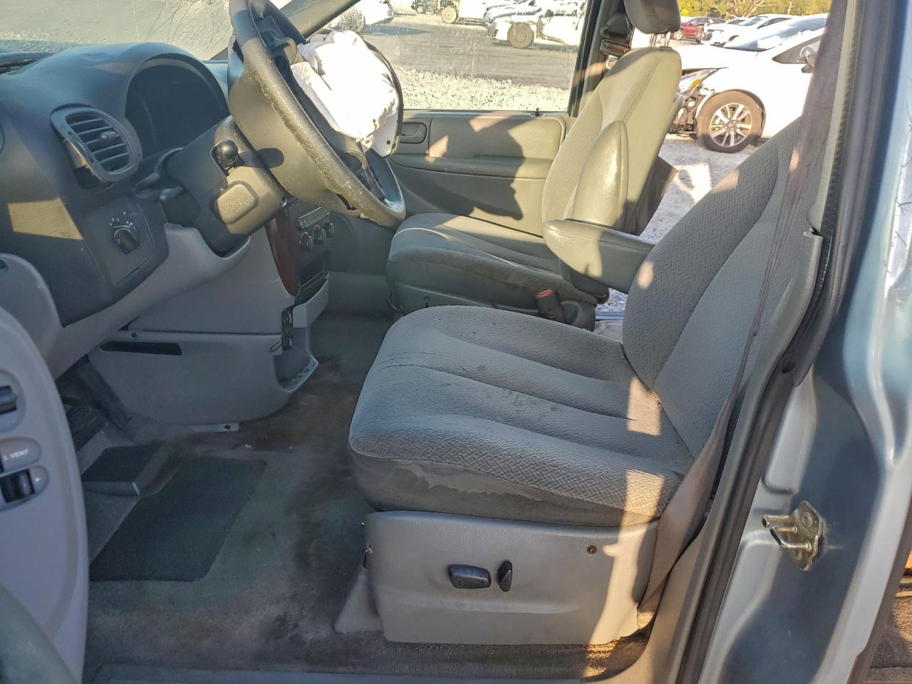 2004 Chrysler Town & Country VIN: 1C4GP45R24B561898 Lot: 93708475