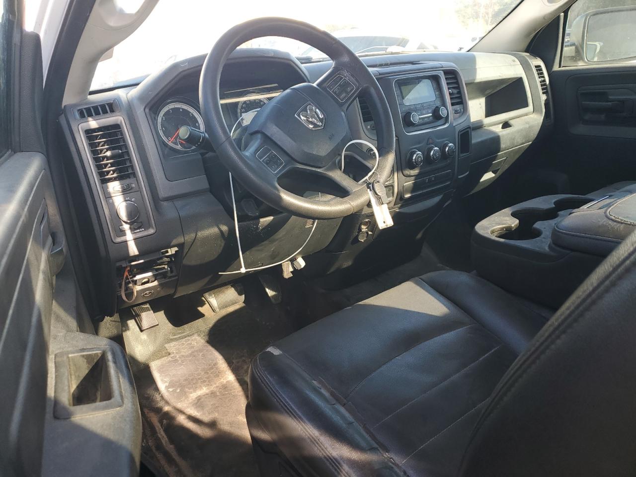 2018 Ram 1500 St VIN: 3C6JR6DG2JG211502 Lot: 92443665