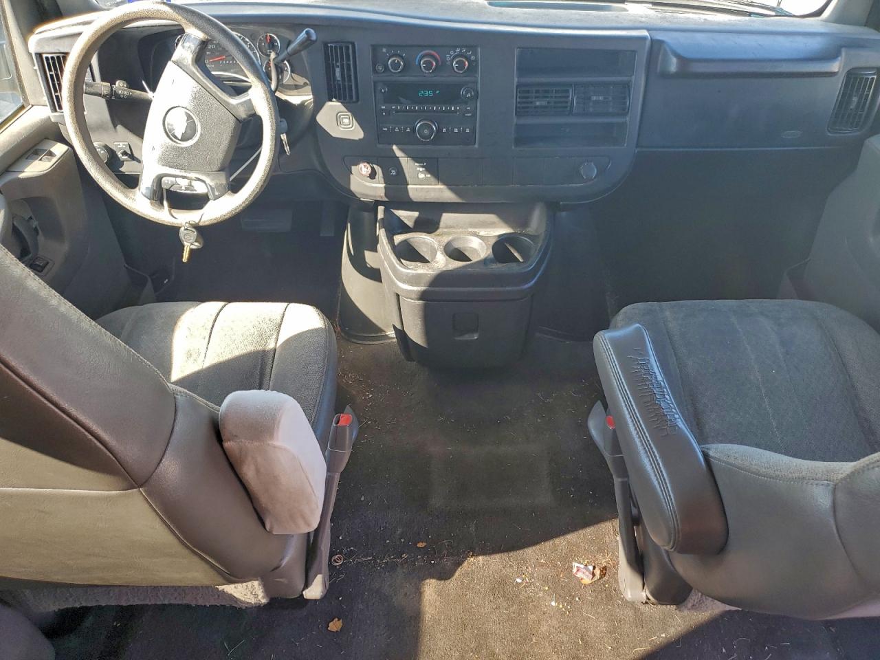 2008 Chevrolet Express G3500 VIN: 1GAHG39K081179708 Lot: 90321005