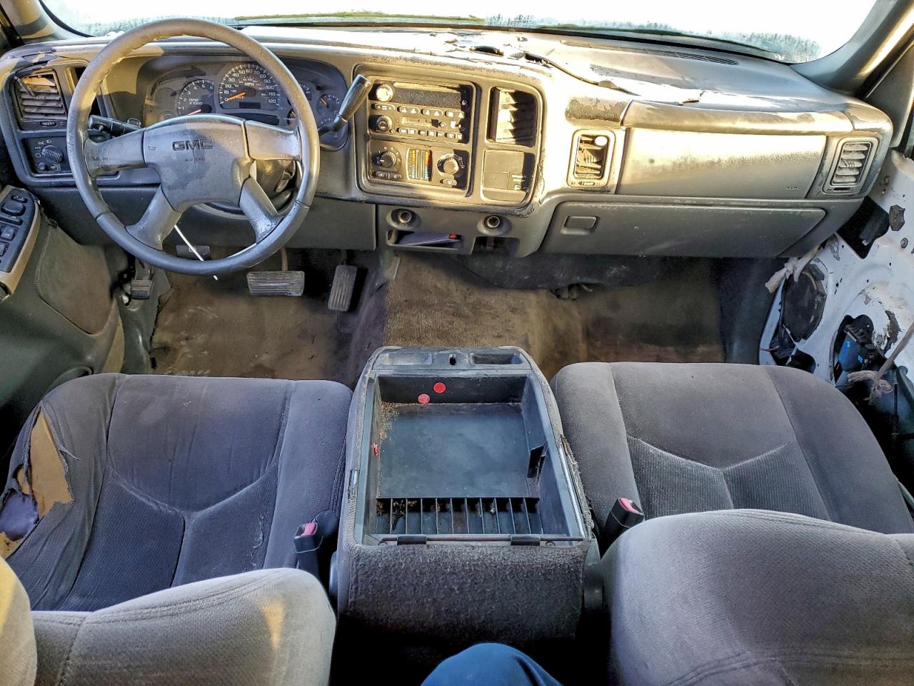 2004 GMC New Sierra C1500 VIN: 2GTEC19V241124329 Lot: 94137275