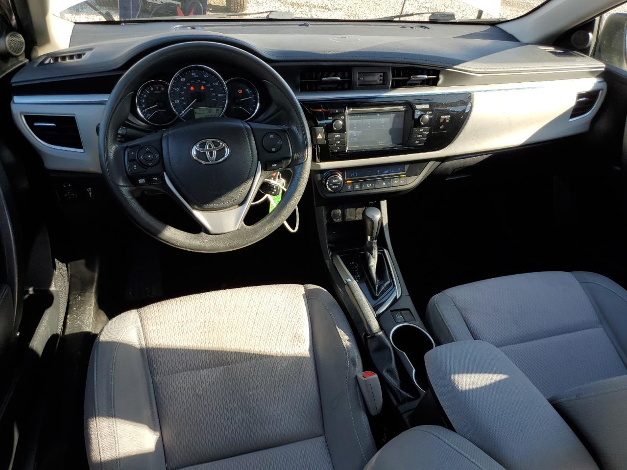 2015 Toyota Corolla L VIN: 5YFBURHE1FP255403 Lot: 92505575