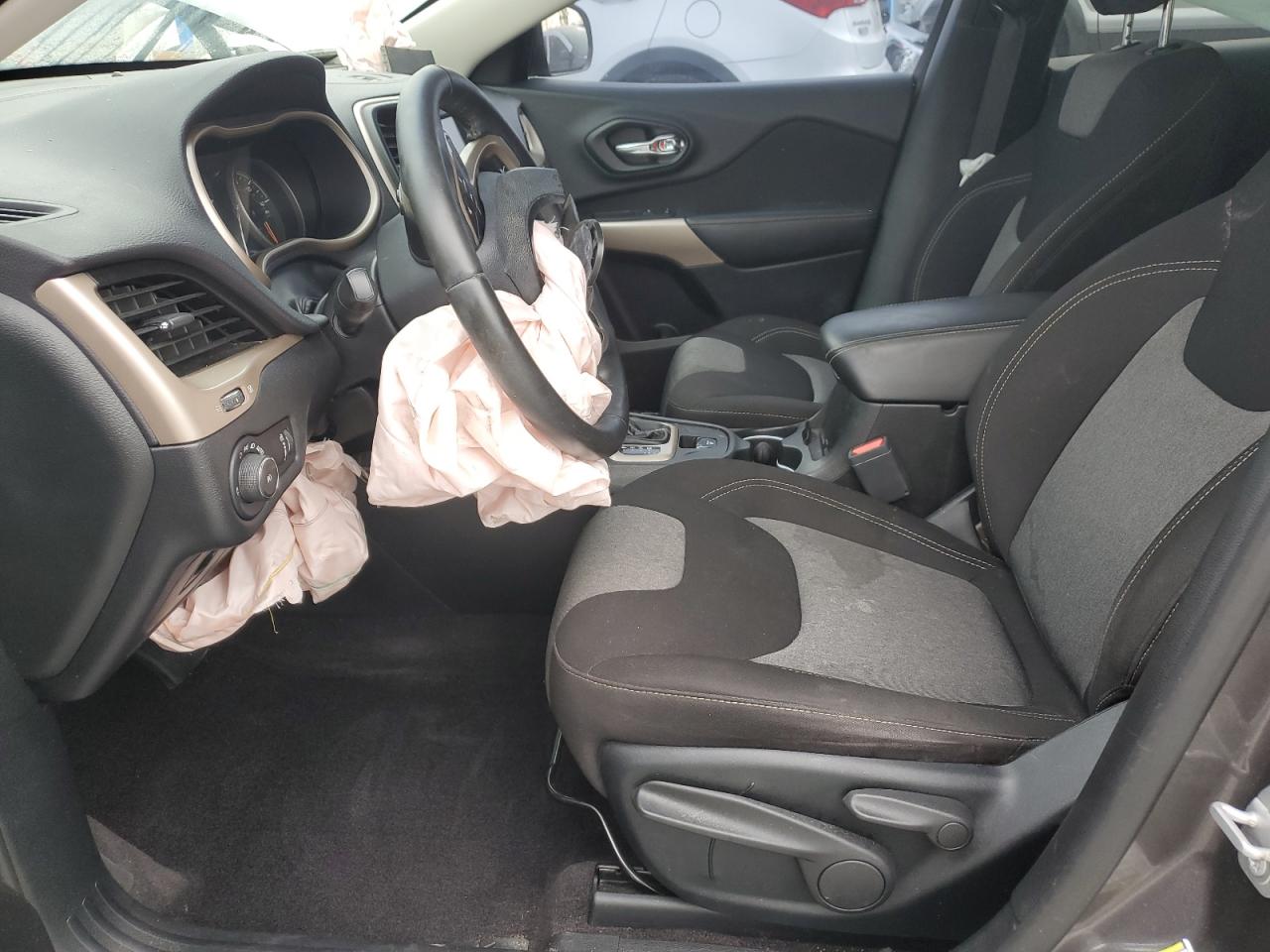 2018 Jeep Cherokee Latitude VIN: 1C4PJLCB5JD539881 Lot: 91529115