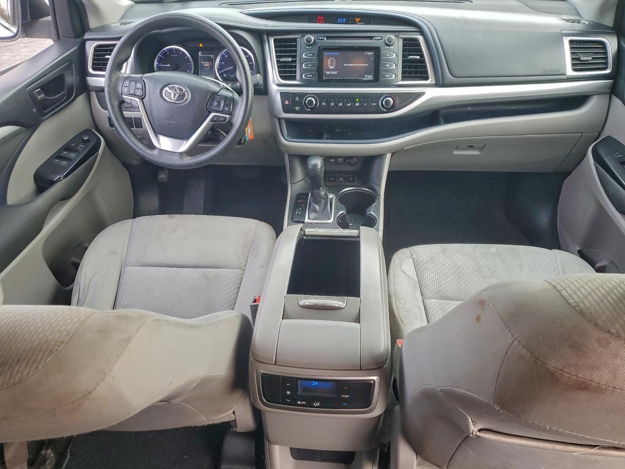 2018 Toyota Highlander Le VIN: 5TDBZRFHXJS840611 Lot: 94950835