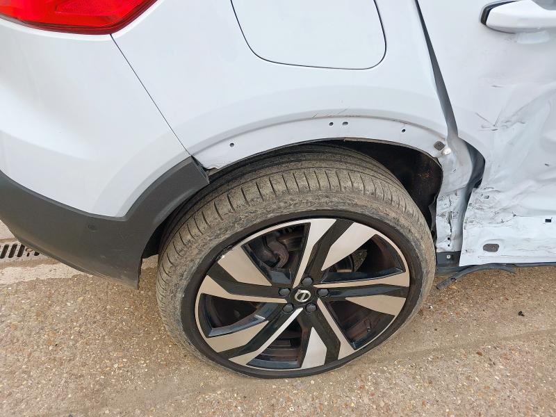 2024 VOLVO XC40 2.0 B3P ULTIMATE DARK 5DR AUTO