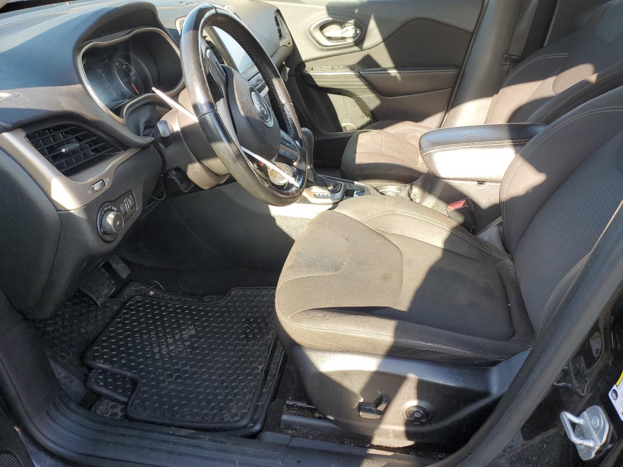 2016 Jeep Cherokee Latitude VIN: 1C4PJLCB8GW290912 Lot: 93078705