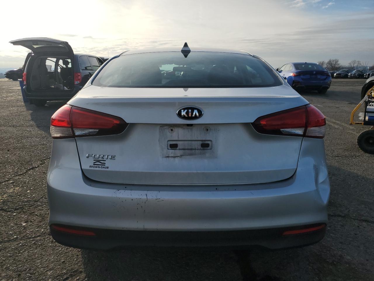 2018 Kia Forte Lx VIN: 3KPFL4A79JE248549 Lot: 93907885