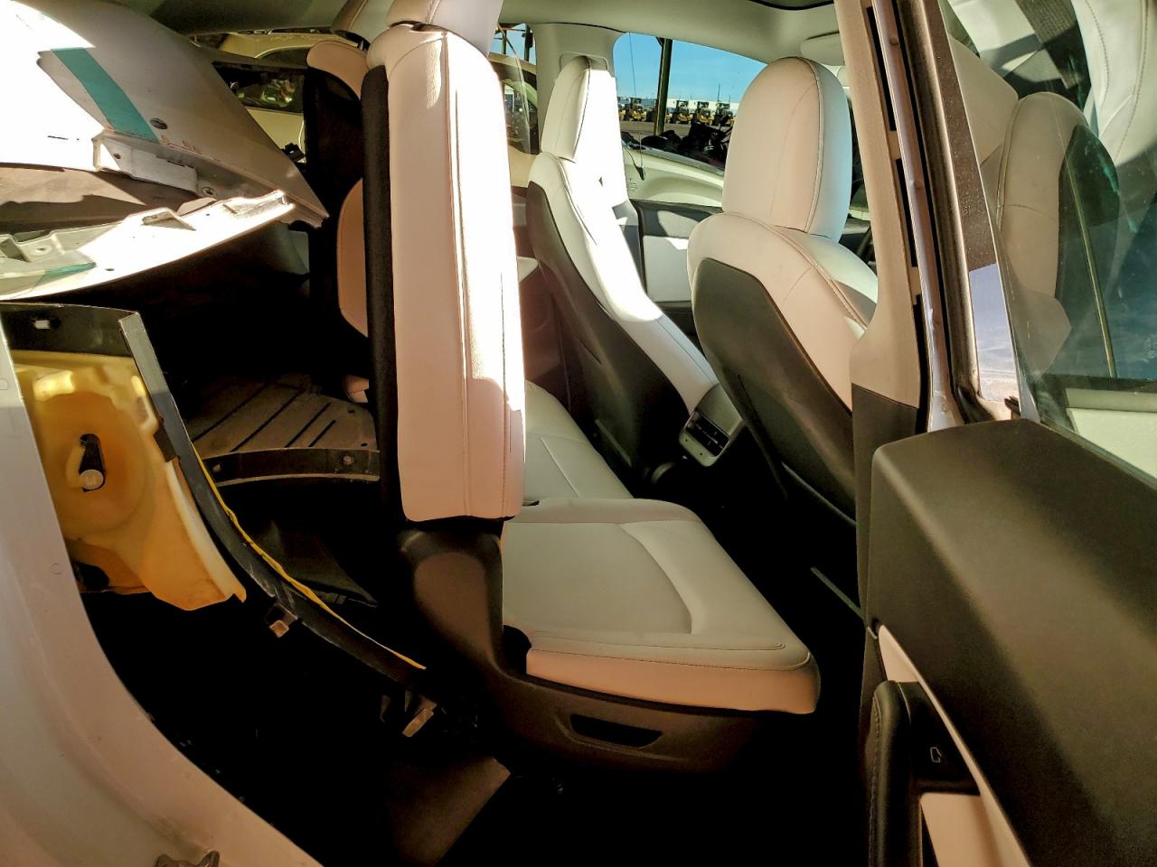 2021 Tesla Model Y VIN: 5YJYGAEE0MF212204 Lot: 93850295