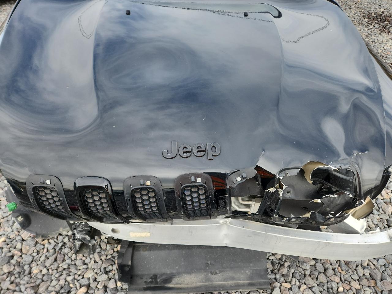 2018 Jeep Cherokee Latitude VIN: 1C4PJLCB1JD553518 Lot: 92485005