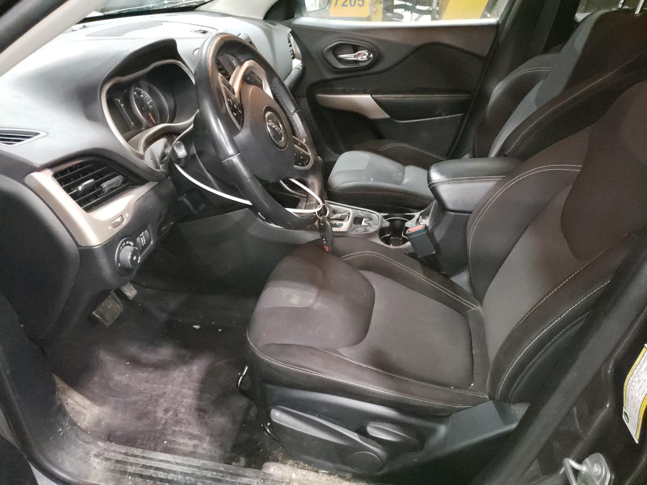 2017 Jeep Cherokee Latitude VIN: 1C4PJMCB2HW664096 Lot: 92411475