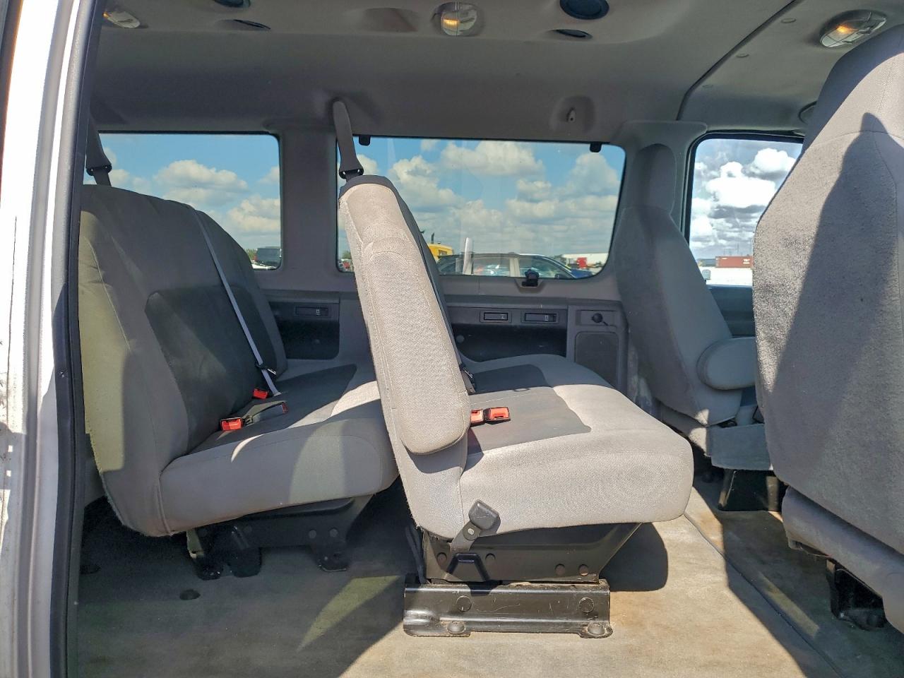 2014 Ford Econoline E350 Super Duty Wagon VIN: 1FBSS3BL4EDA21532 Lot: 94488245