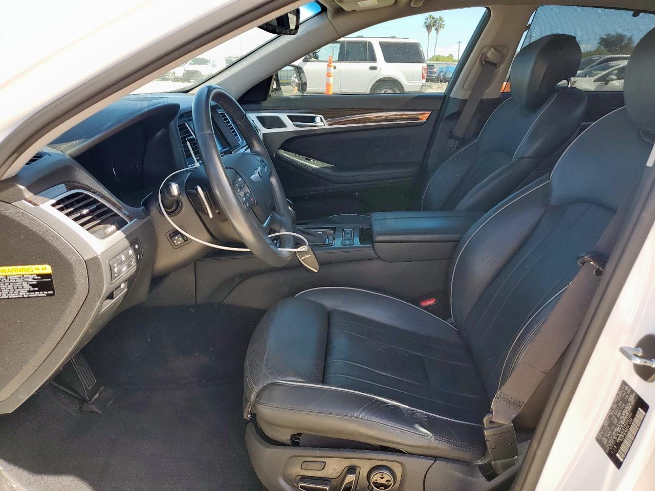 2015 Hyundai Genesis 3.8L VIN: KMHGN4JE1FU041462 Lot: 91801925