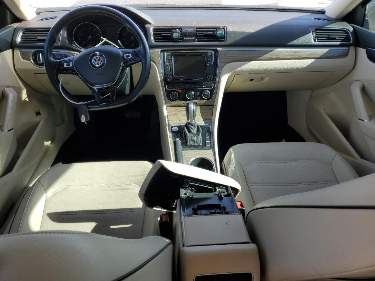 2018 Volkswagen Passat Se VIN: 1VWBA7A38JC042369 Lot: 92530785