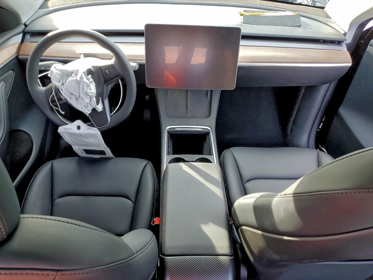 2024 Tesla Model Y VIN: 7SAYGAEE0RF098408 Lot: 94413735