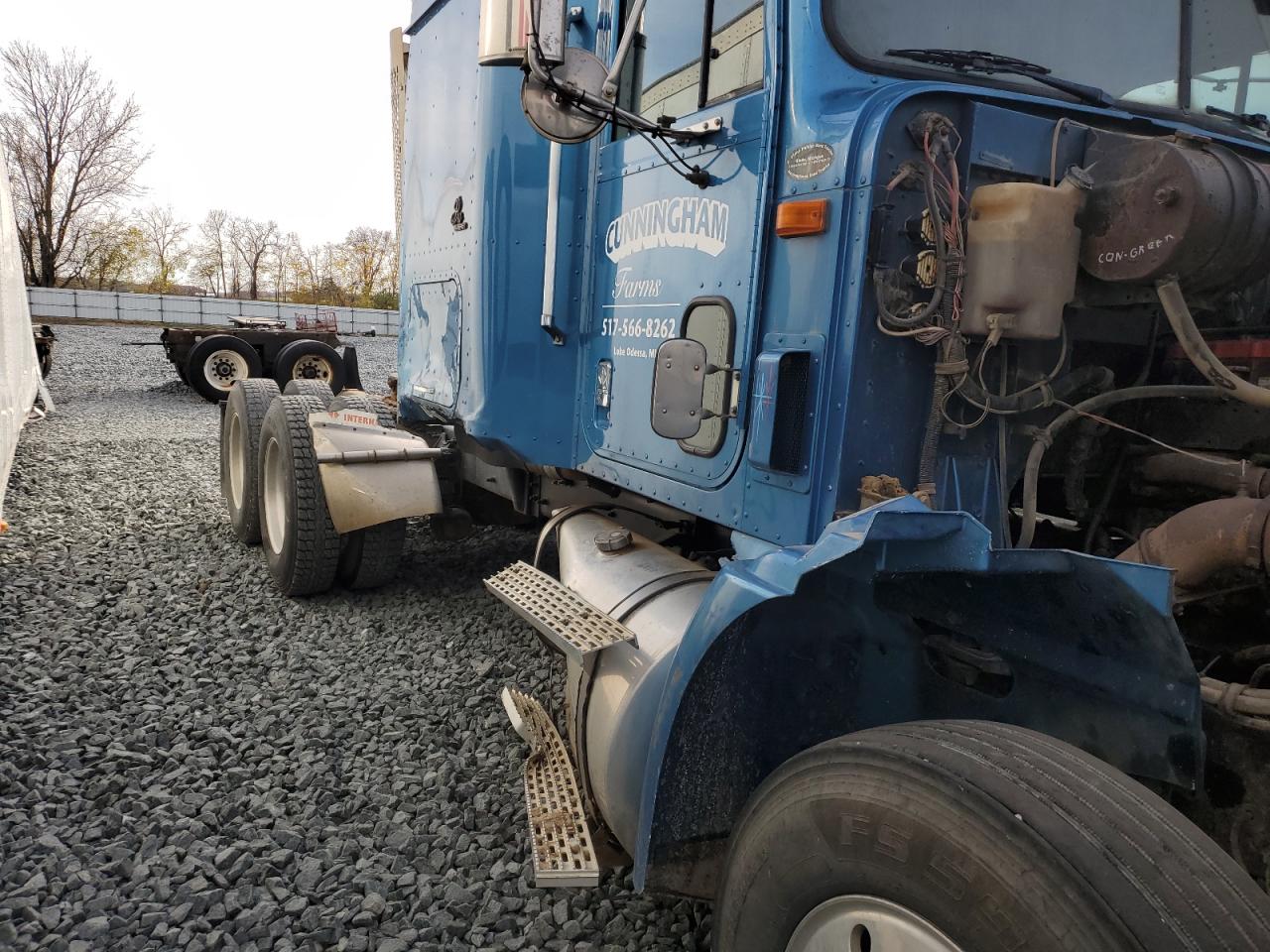 1999 International 9000 9400 VIN: 2HSFHAER1XC074201 Lot: 90575605