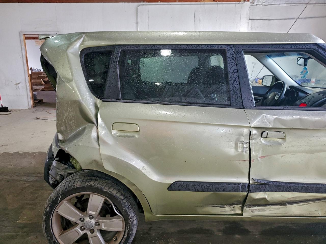 2010 Kia Soul + VIN: KNDJT2A2XA7099748 Lot: 93117625