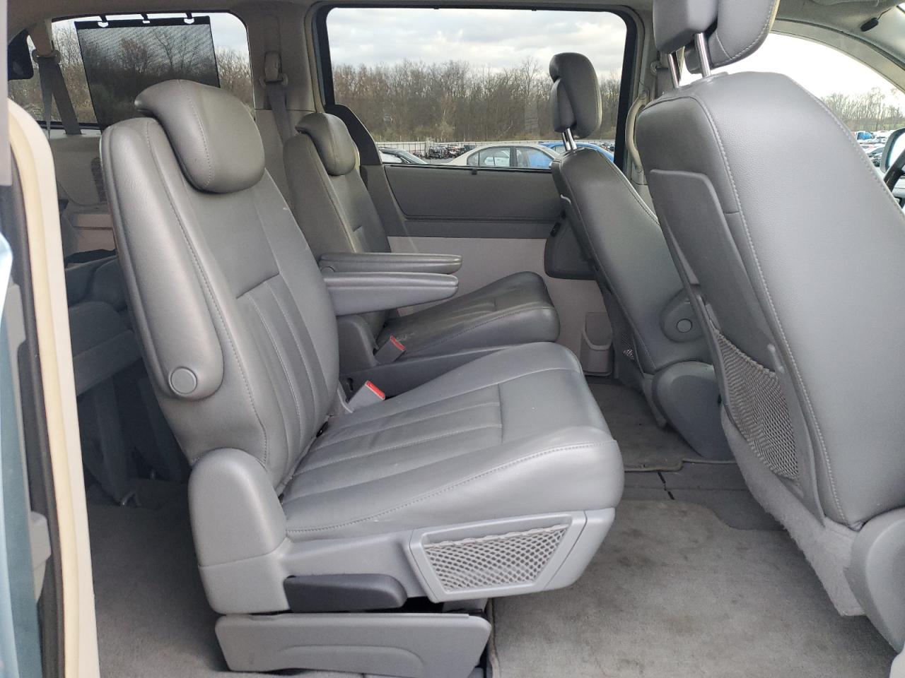 2010 Chrysler Town & Country Touring VIN: 2A4RR5DX5AR329764 Lot: 92233255