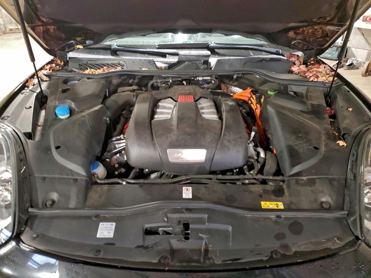 2017 Porsche Cayenne Se Hybrid Platinum VIN: WP1AE2A2XHLA74620 Lot: 94098305