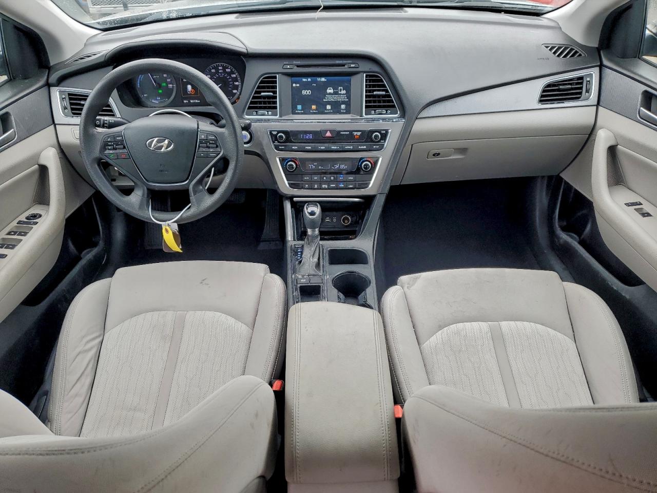 2017 Hyundai Sonata Hybrid VIN: KMHE24L18HA059469 Lot: 92243645