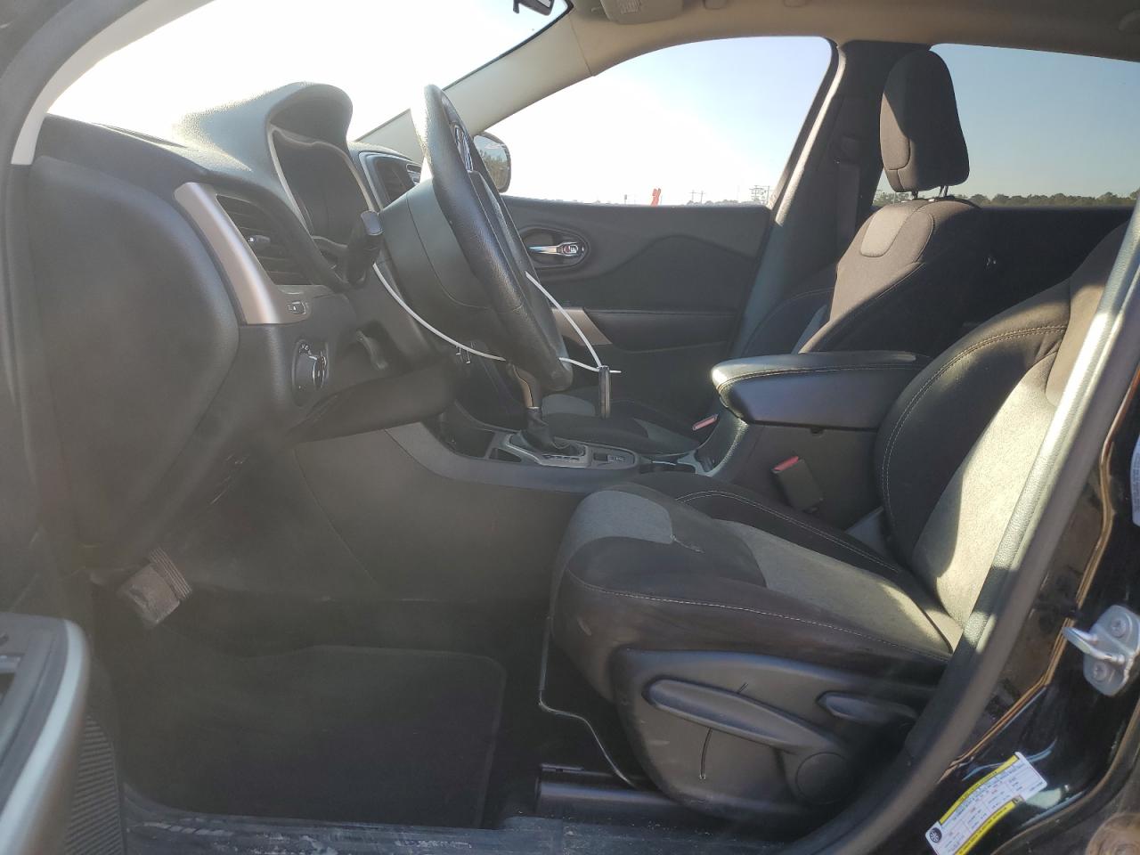 2018 Jeep Cherokee Latitude VIN: 1C4PJLCB9JD511484 Lot: 92314075