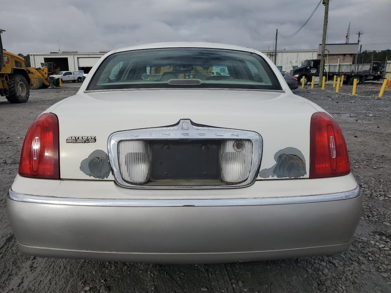 2002 Lincoln Town Car Signature VIN: 1LNHM82W42Y604531 Lot: 91867305