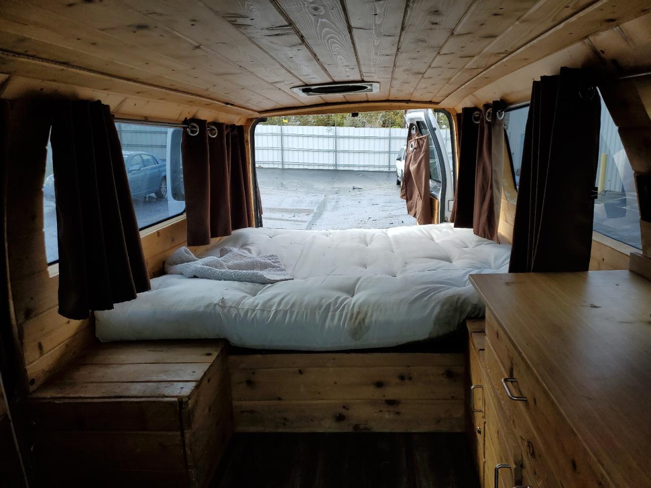 2011 Ford Econoline E350 Super Duty Wagon VIN: 1FBSS3BLXBDA11258 Lot: 92882295