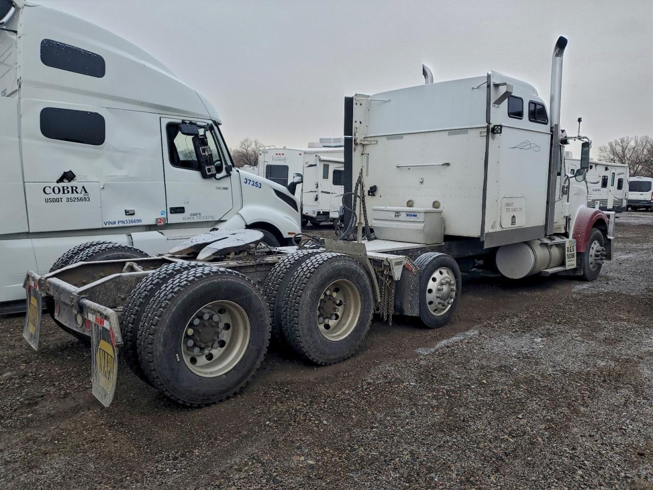 2005 International 9900 9900I - Semi Truck VIN: 2HSCHAPR25C030110 Lot: 93528645