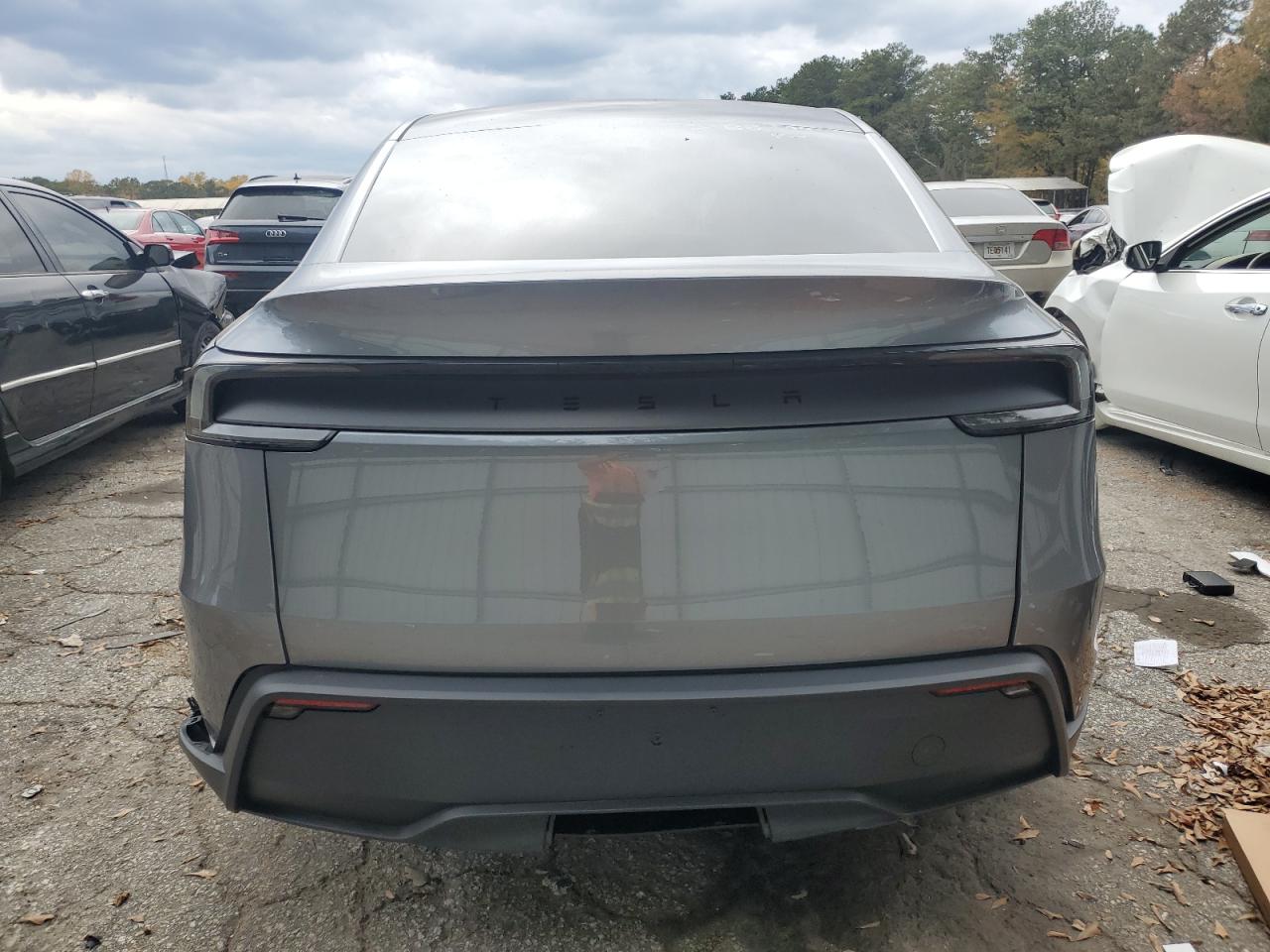 2026 Tesla Model Y VIN: 7SAYGDED6TA500770 Lot: 90715025