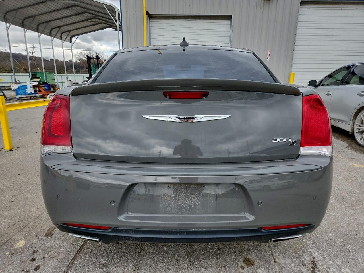 2018 Chrysler 300 S VIN: 2C3CCABG0JH143018 Lot: 94282335