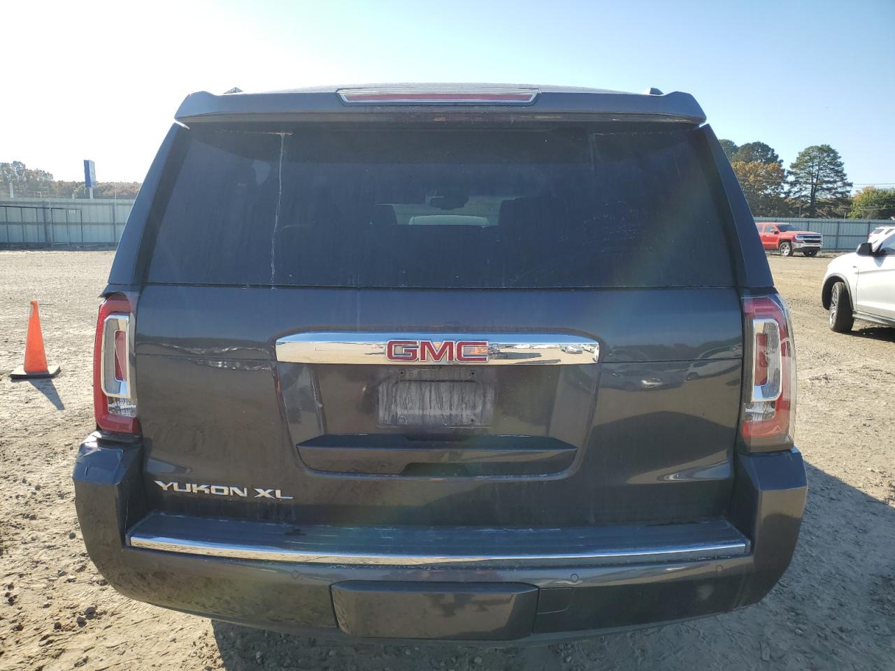 2017 GMC Yukon Xl Denali VIN: 1GKS1HKJ6HR125008 Lot: 90911945