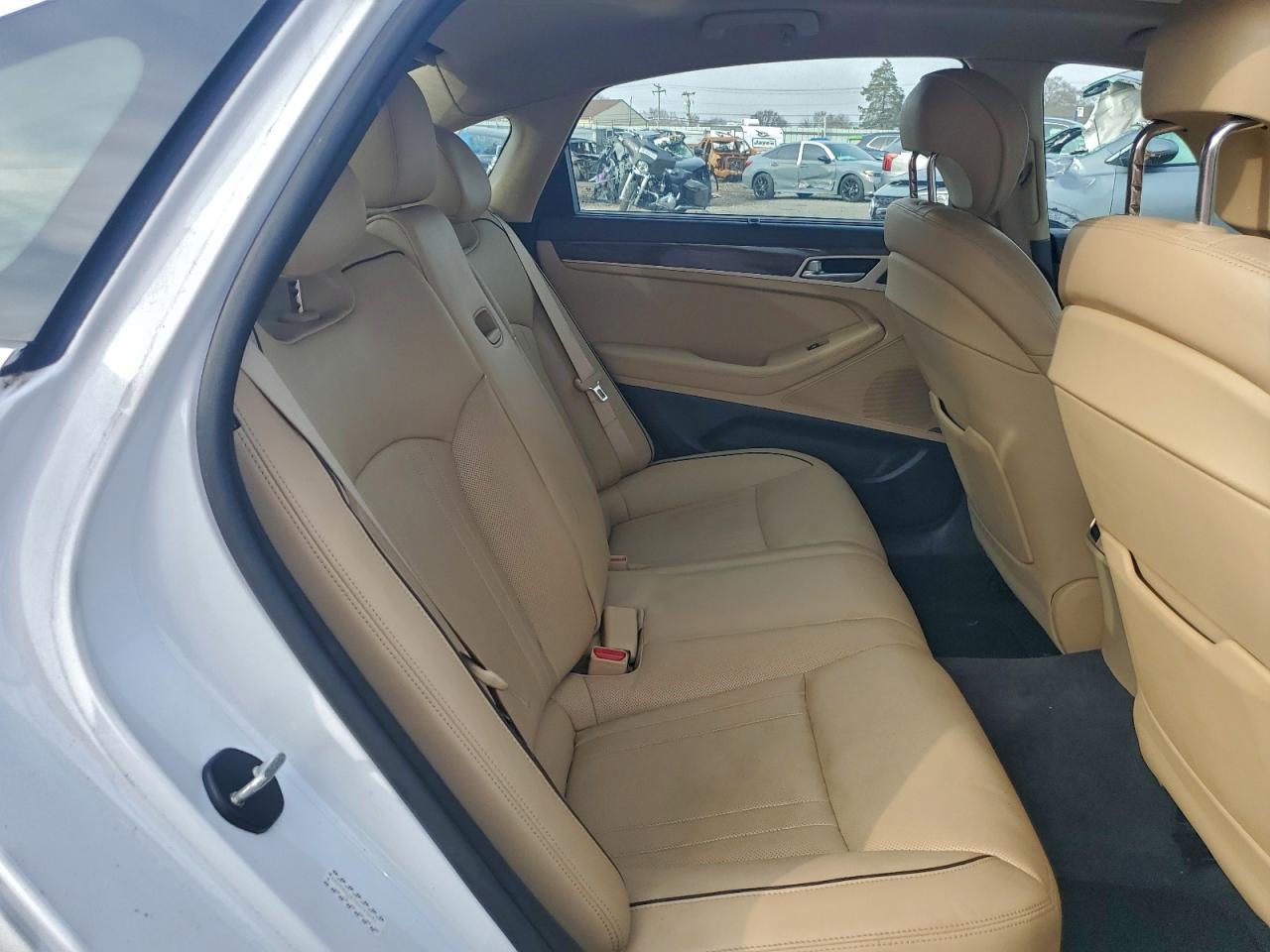 2016 Hyundai Genesis 3.8L VIN: KMHGN4JE1GU140431 Lot: 92532015