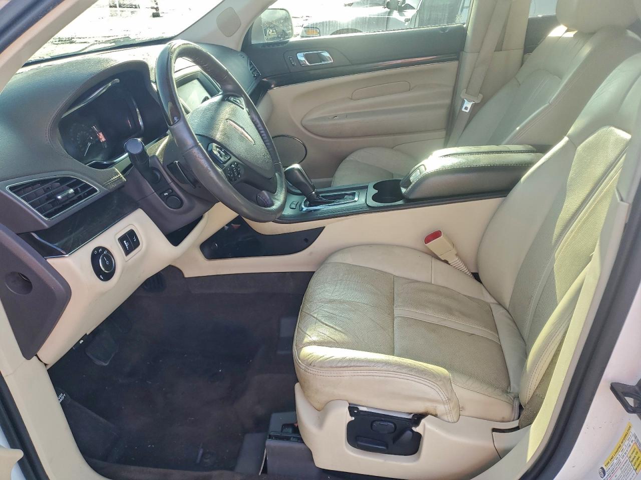 2014 Lincoln Mkt VIN: 2LMHJ5AT6EBL52690 Lot: 94330925