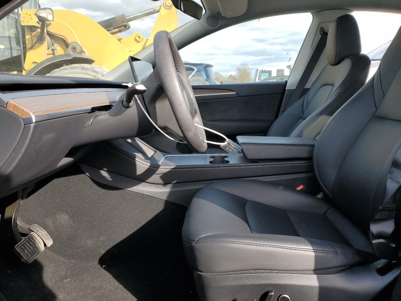 2024 Tesla Model Y VIN: 7SAYGDEDXRF208826 Lot: 92085795