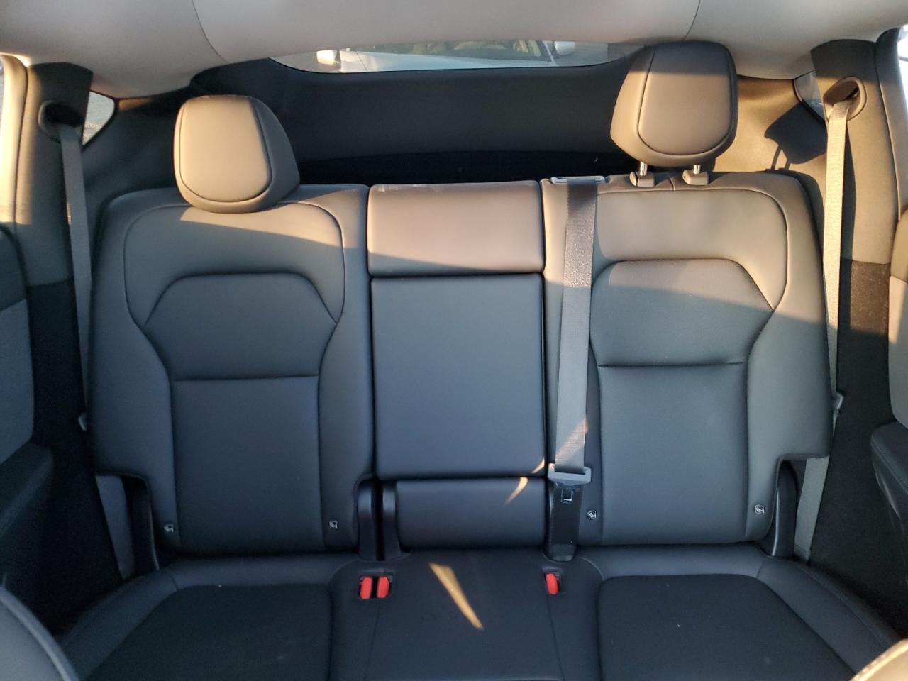 2026 Tesla Model Y VIN: 7SAYGDEE4TF374016 Lot: 92090435