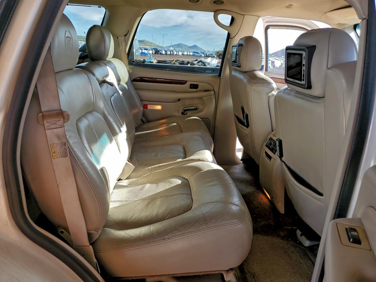 2002 Cadillac Escalade Luxury VIN: 1GYEK63N02R173021 Lot: 93977265