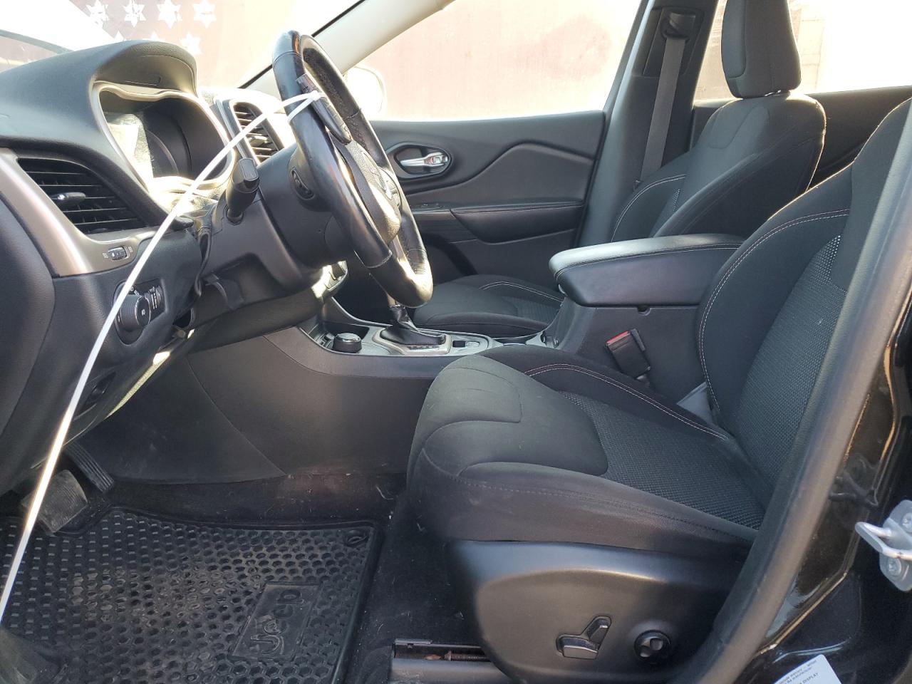 2016 Jeep Cherokee Latitude VIN: 1C4PJMCS9GW289502 Lot: 92162525