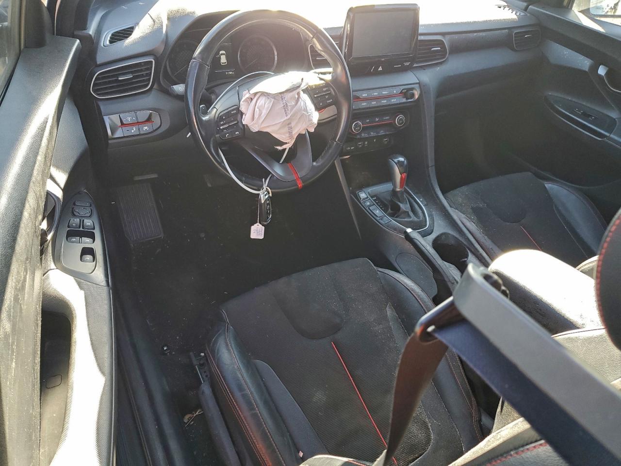 2019 Hyundai Veloster Base VIN: KMHTG6AF4KU006647 Lot: 94498275